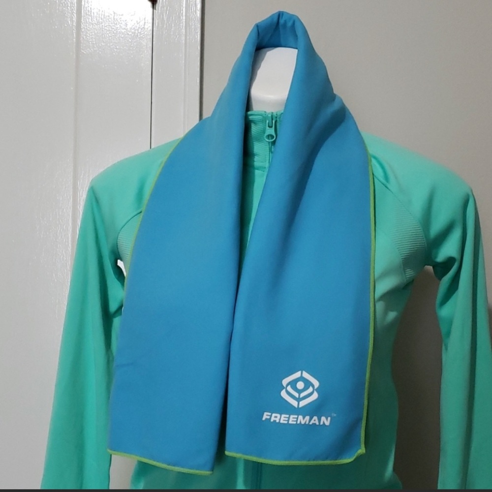 NWOT Freeman Microfiber Sport light weight towel